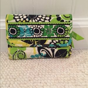 Vera Bradley Wallet in Limes Up